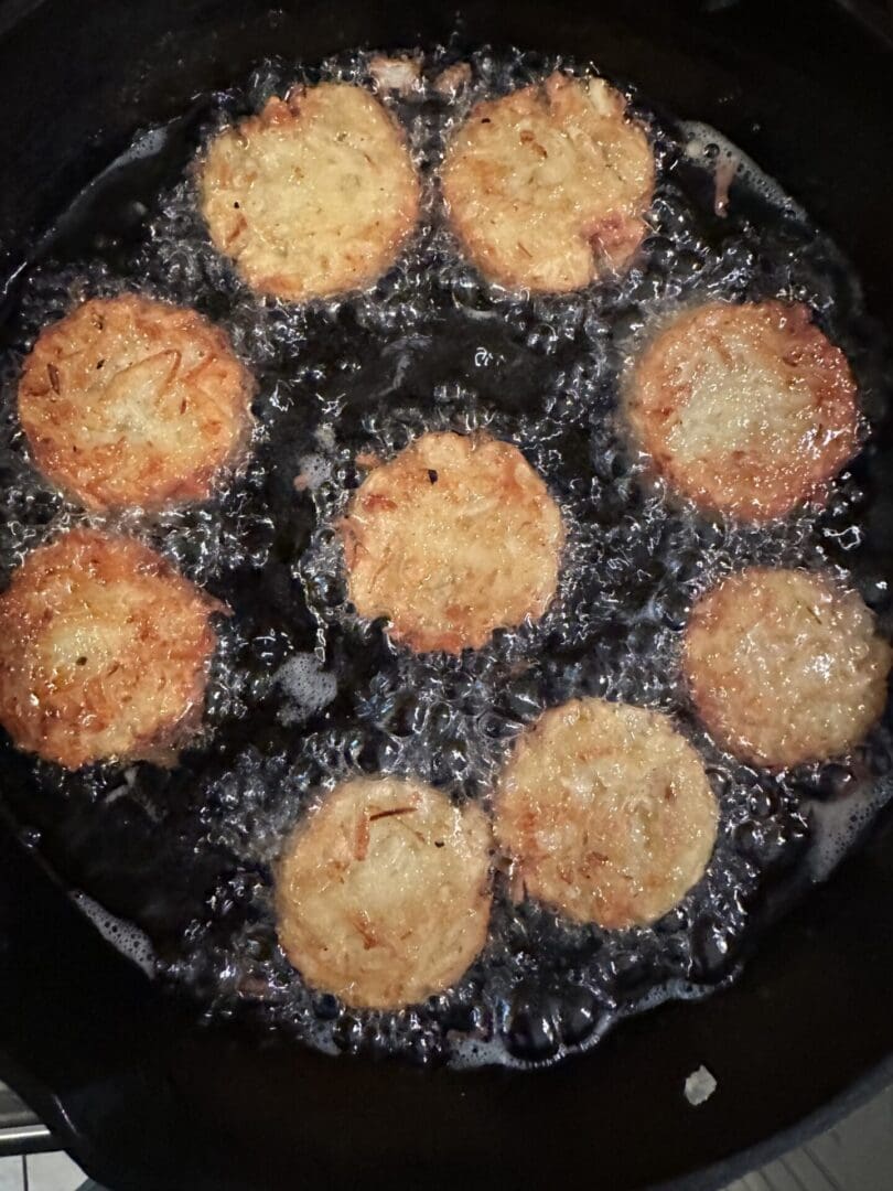 Frying latkes