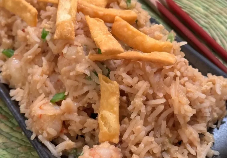 Shrimp fried rice with crispy noodles.