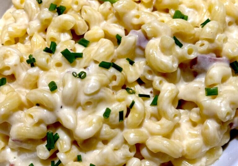 Macaroni and cheese with chives in a bowl.